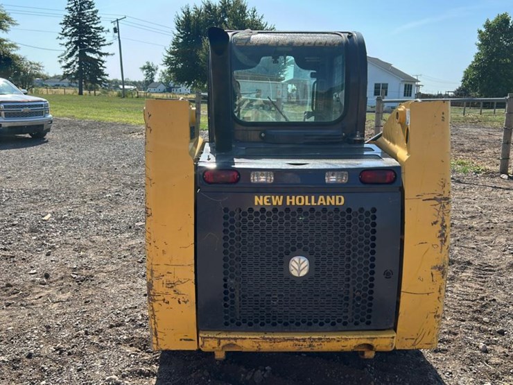2011-new-holland-l215-image-5
