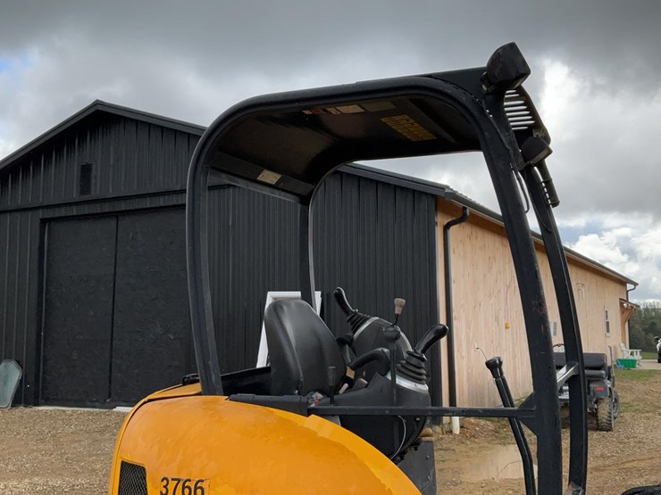 2017-jcb-8029cts-image-28