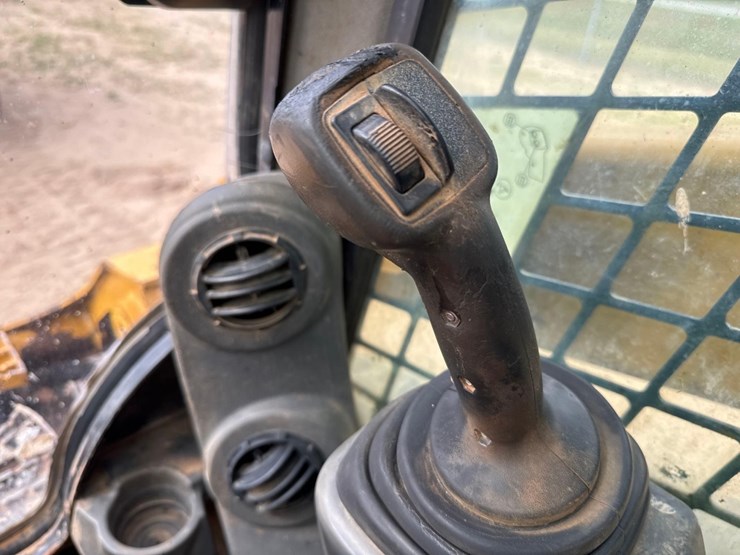 2016-caterpillar-289d-image-31