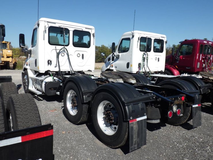2020-freightliner-cascadia-113-image-9