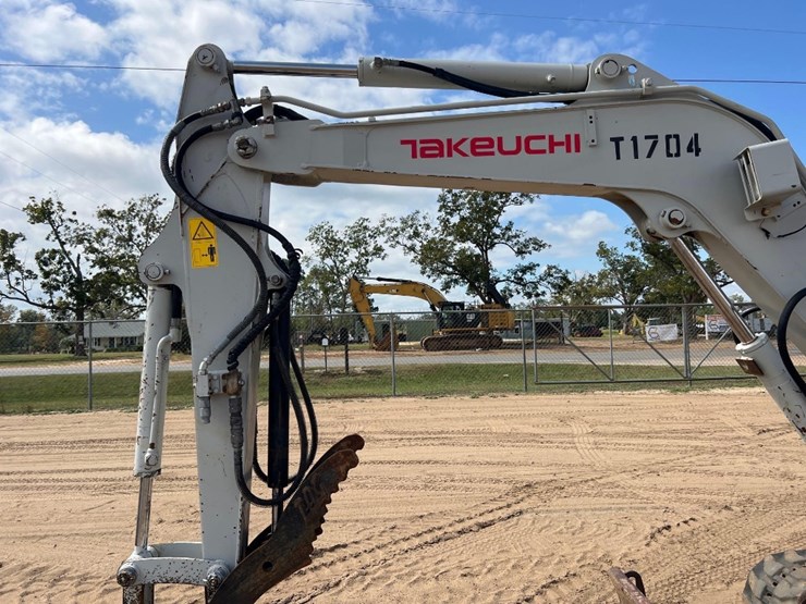 2017-takeuchi-tb240-image-20