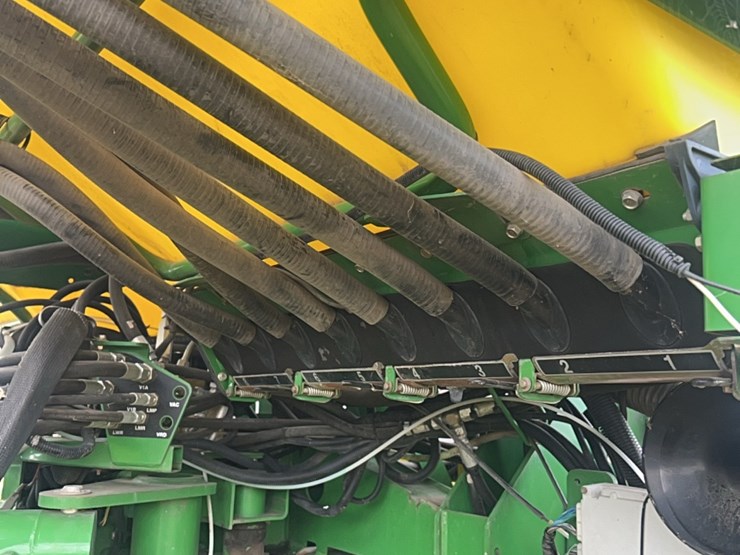john-deere-16-image-17