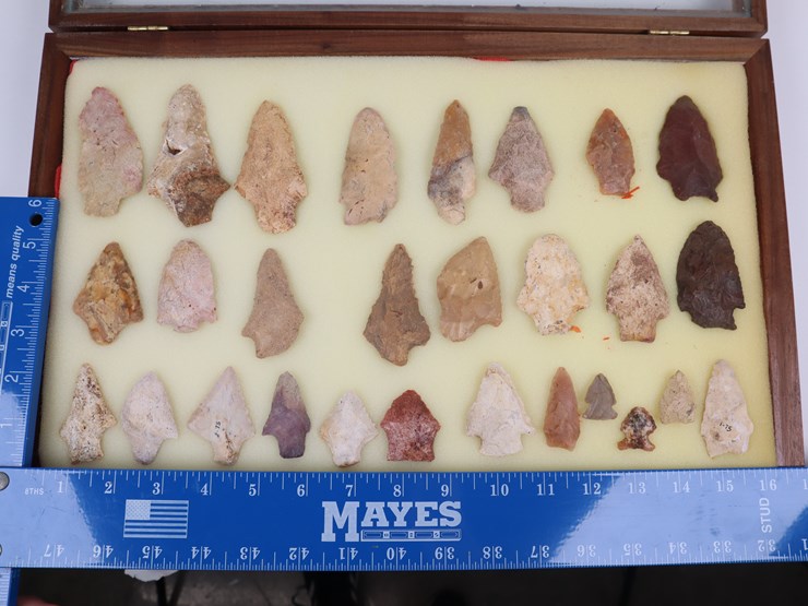 #20-•-#4160-•-(28)-framed-native-american-artifacts-image-2