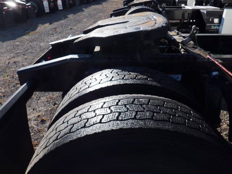 2019-freightliner-cascadia-126-image-5