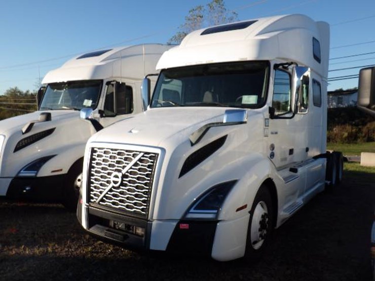 2022-volvo-vnl-860-image-1