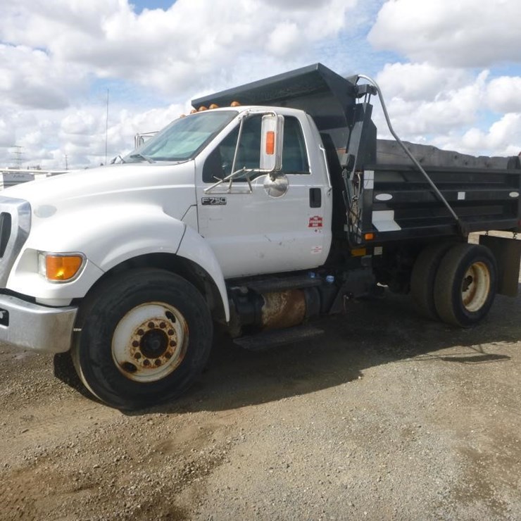 2015 FORD F750