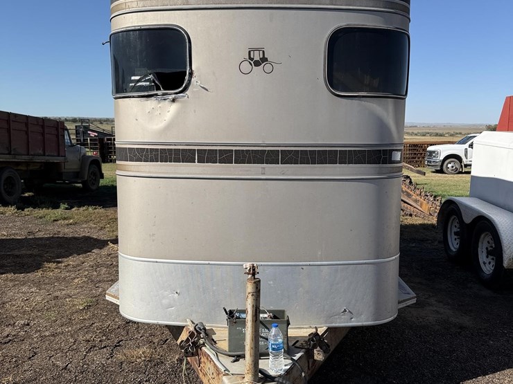 logan-2-horse-trailer-image-2
