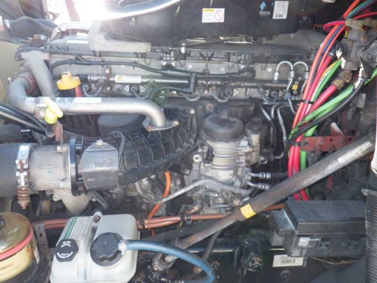 2018-freightliner-cascadia-125-image-12