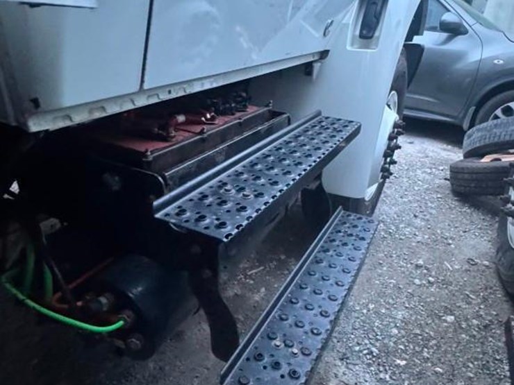 2019-international-durastar-4300-image-19
