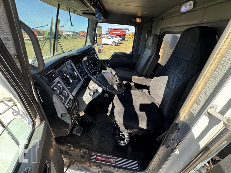 2011-kenworth-t800-image-28