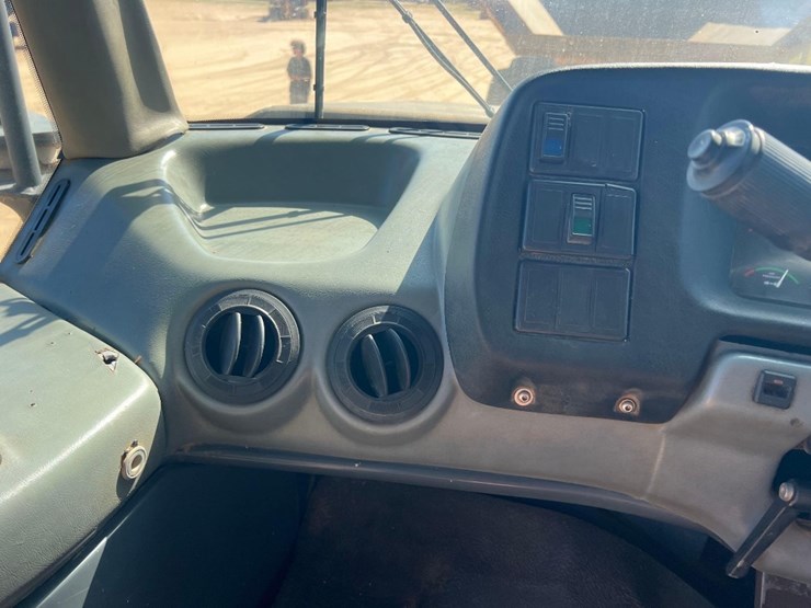 2006-deere-250d-image-29