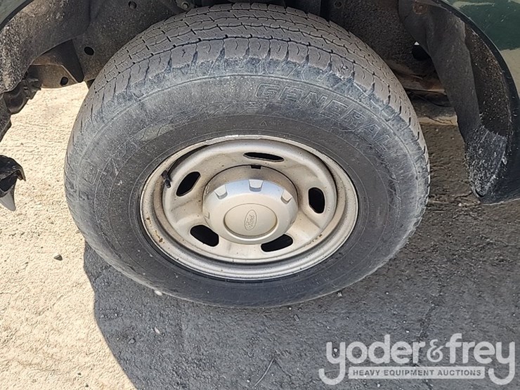 2016-ford-f350-xl-image-13