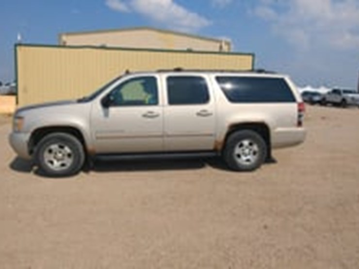 2007-chevrolet-suburban-image-5