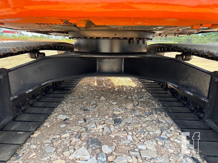 2021-hitachi-zx135us-6-image-18