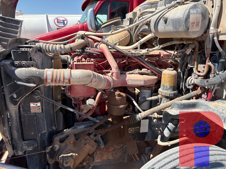 2012-peterbilt-587-image-9