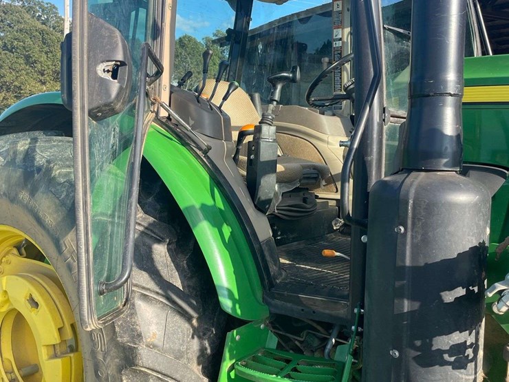 2022-john-deere-6135e-image-22