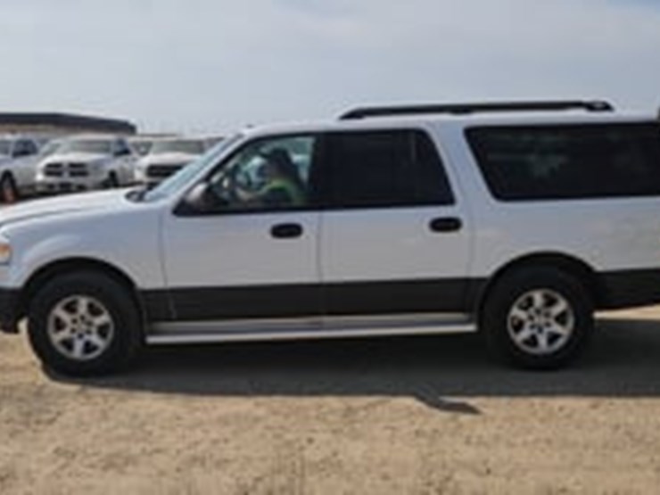 2011-ford-expedition-image-5