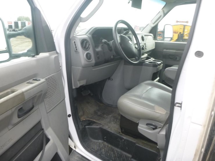 2010-ford-e450-image-12