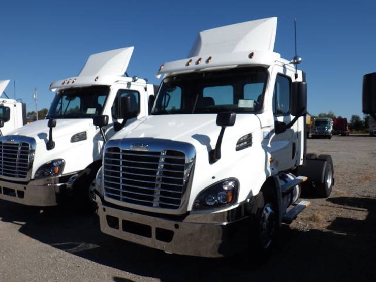 2017-freightliner-cascadia-113-image-1