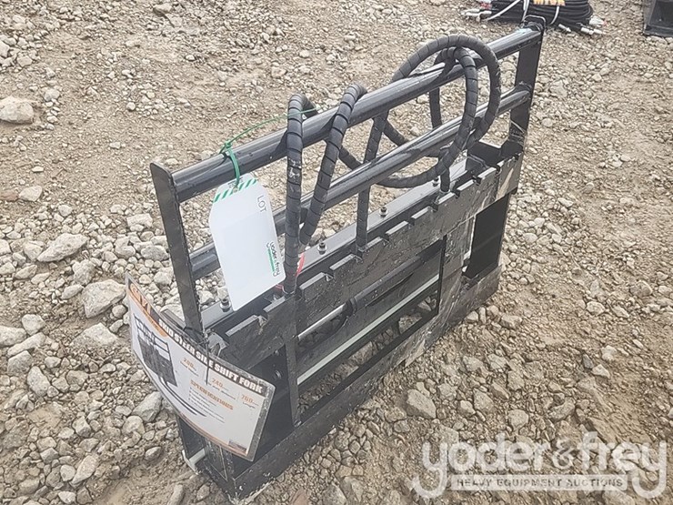 unused-2025-side-shift-forks-to-suit-mini-skidsteer-image-2