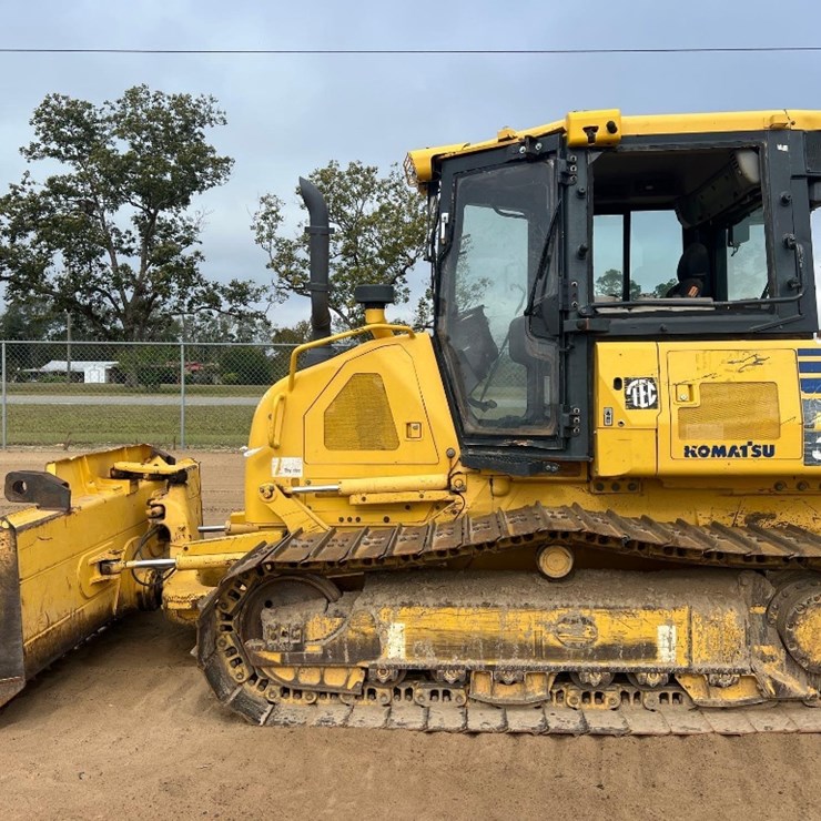 2017 KOMATSU D39PX-24