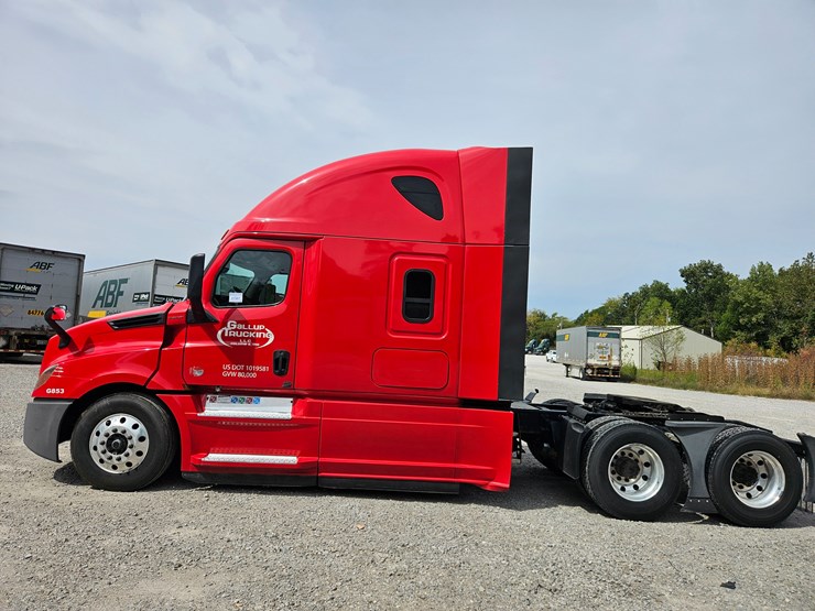 2019-freightliner-cascadia-126-image-7