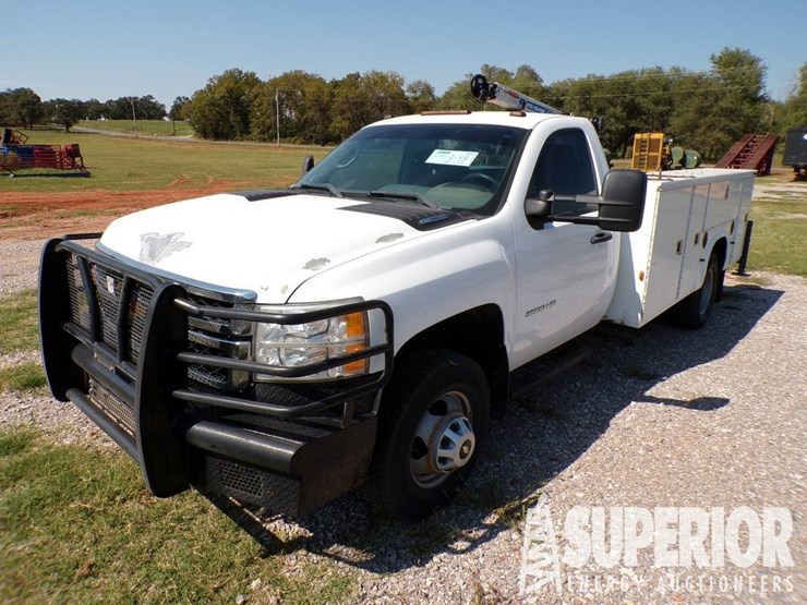 2013-chevrolet-3500hd-image-1