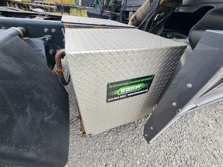 2019-freightliner-cascadia-126-image-104