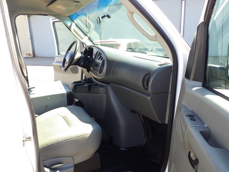 2008-ford-cargo-image-6