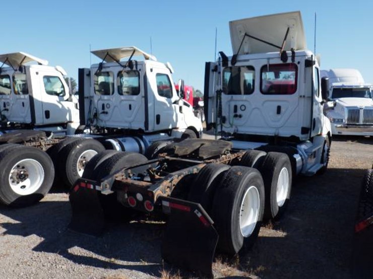 2018-freightliner-cascadia-126-image-5