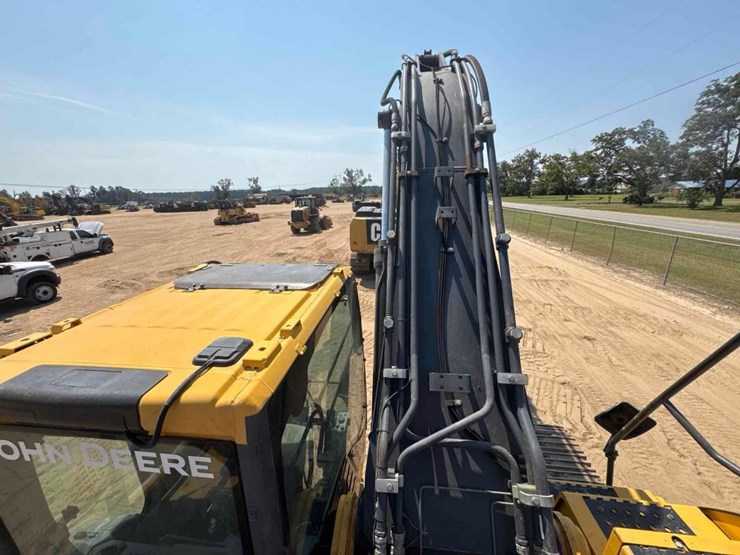 2017-deere-350g-lc-image-26