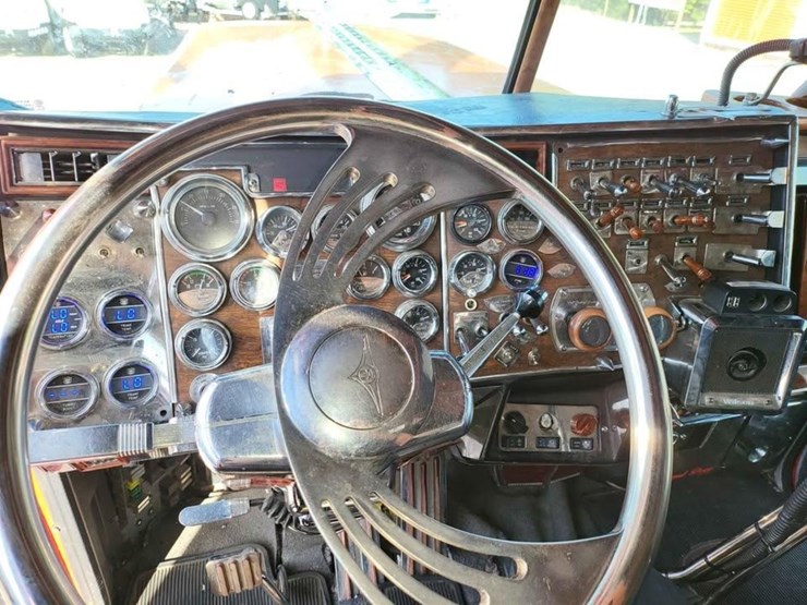 1990-peterbilt-379-image-2