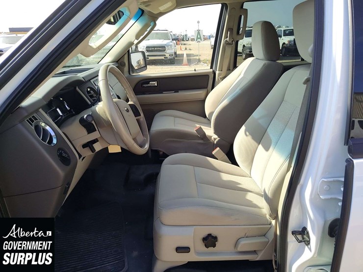 2011-ford-expedition-image-15