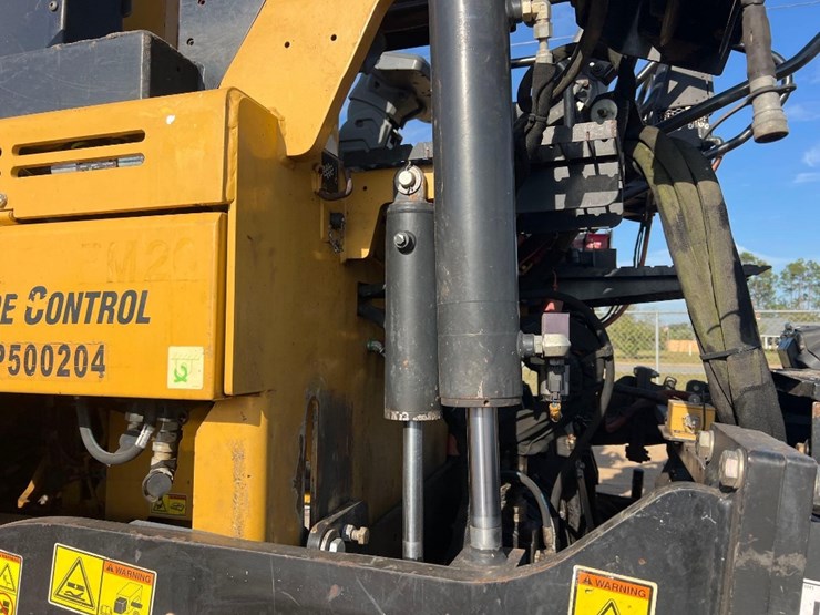 2017-caterpillar-ap-555f-image-24
