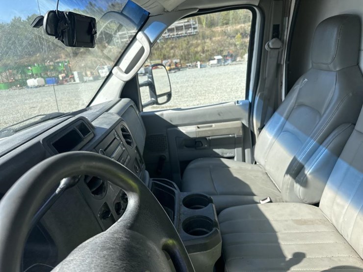2009-ford-e350-image-35
