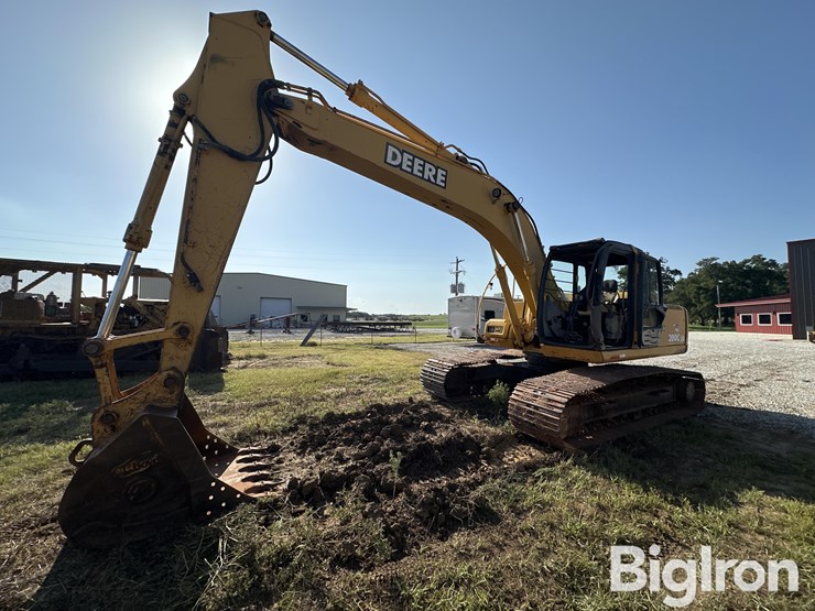 2002-deere-200c-lc-image-1