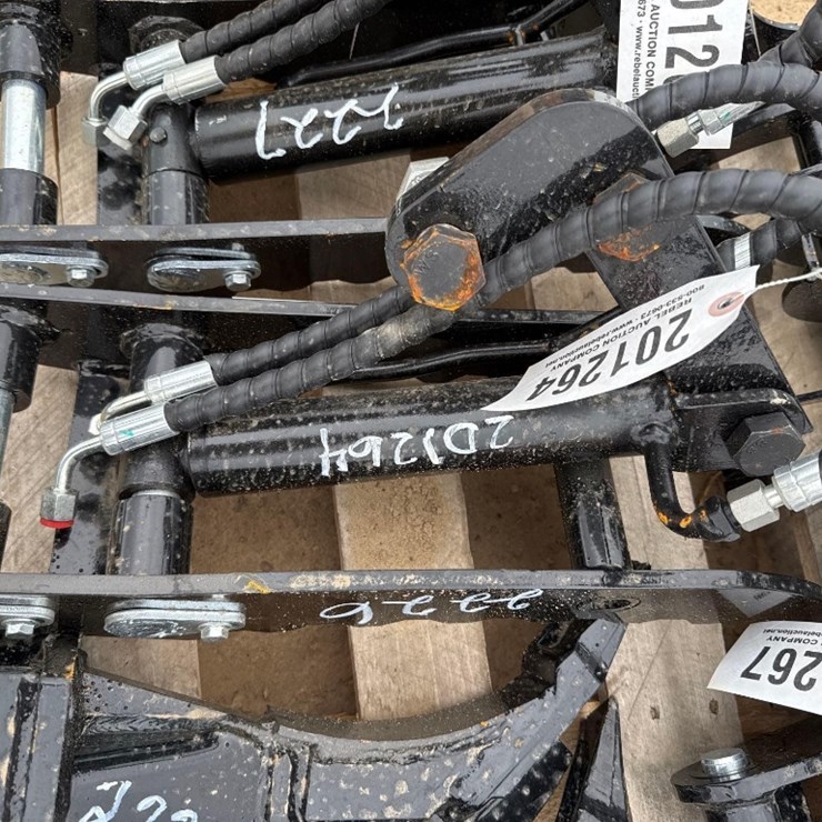 UNUSED IRANCH HYD EXCAVATOR THUMB CLAMP