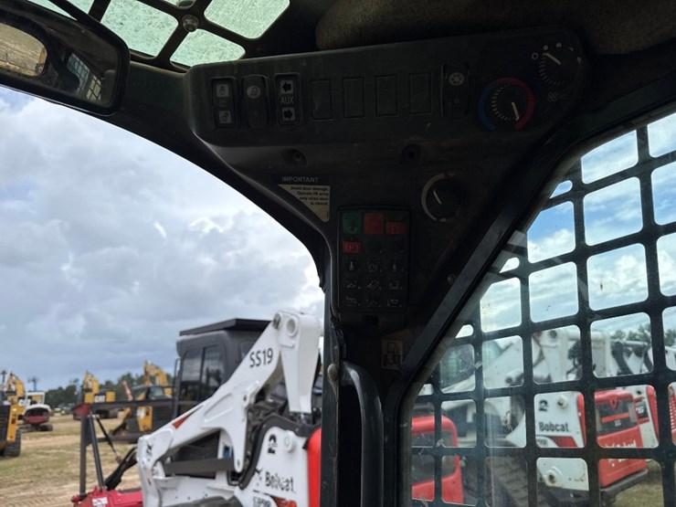 deere-317g-image-24