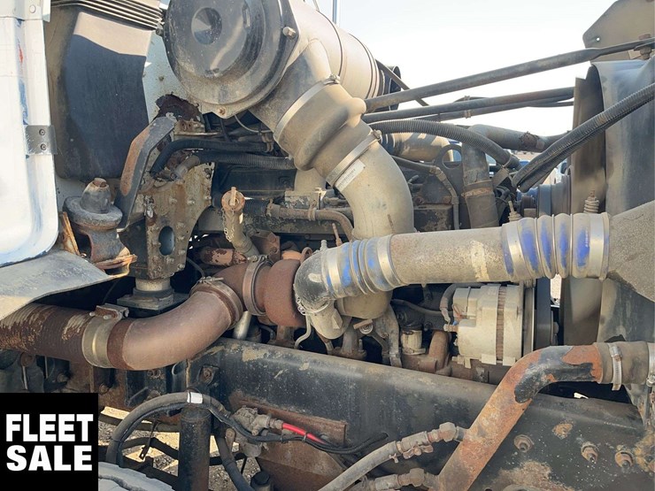 2002-freightliner-fld112-image-21