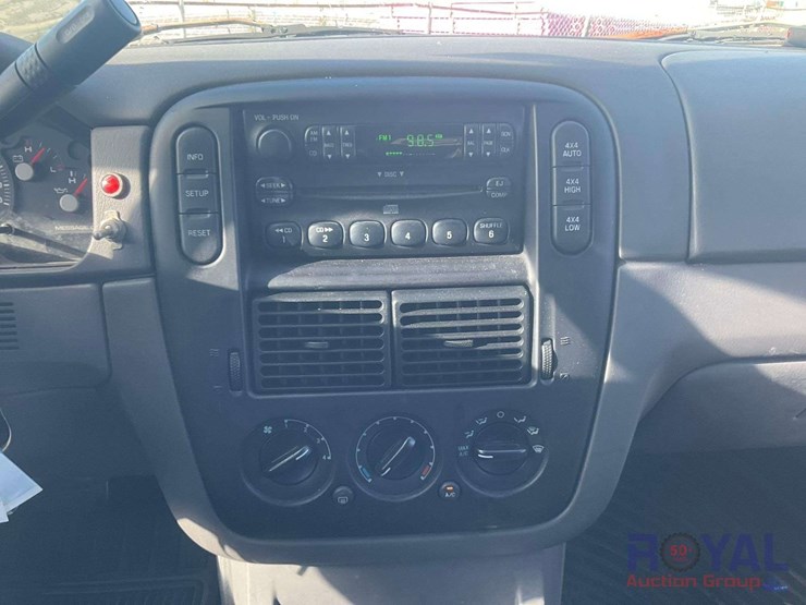 2005-ford-explorer-image-14