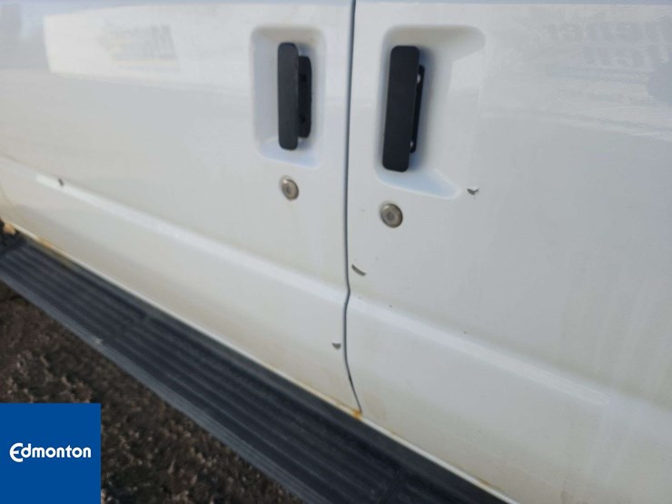 2012-ford-cargo-image-31
