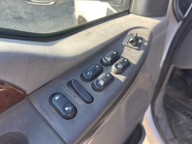 2004-ford-f350-image-26
