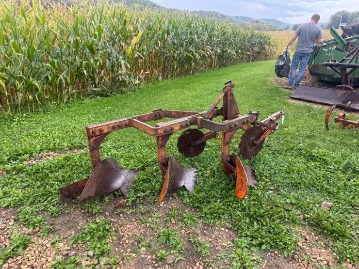 allis-chalmers-3-bottom-snap-coupler-plow-image-5