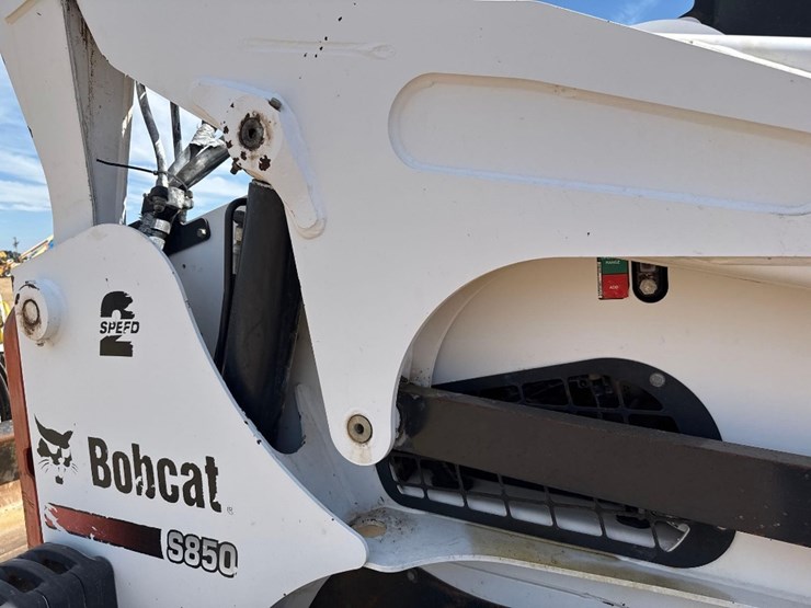 2016-bobcat-s850-image-18