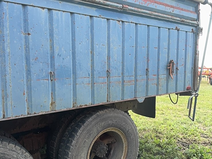 1995-ford-l9000-image-30