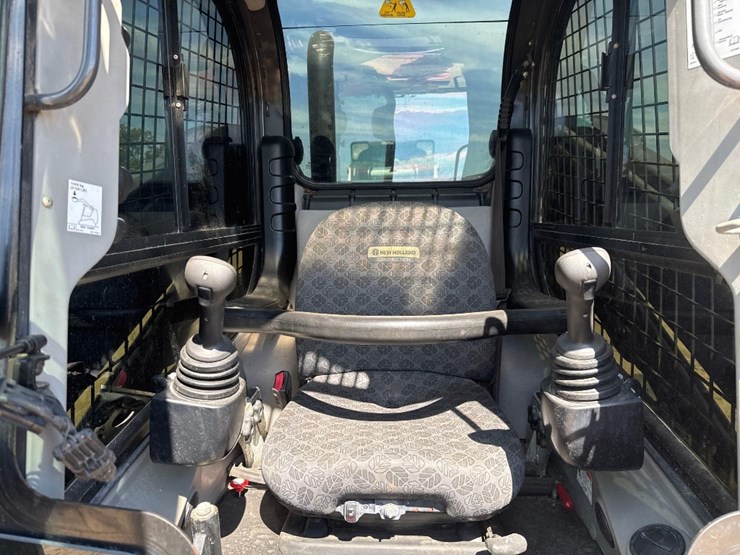new-holland-c345-image-23