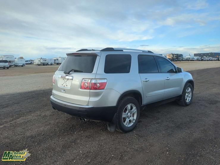 2010-gmc-acadia-image-3