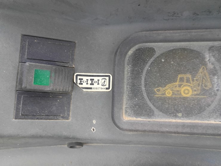 new-holland-lb75-image-40