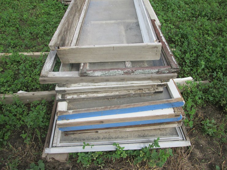 #5061-•-(2)-pallets-of-windows-image-4
