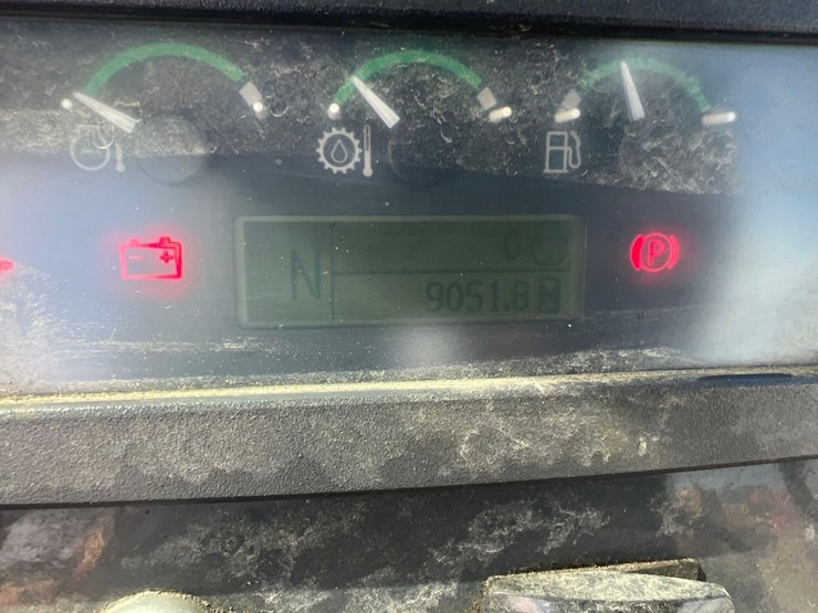 2018-deere-410l-image-35